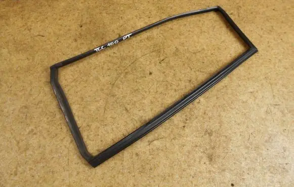 Toyota Land Cruiser (J100) Rubber seal rear door window/glass 