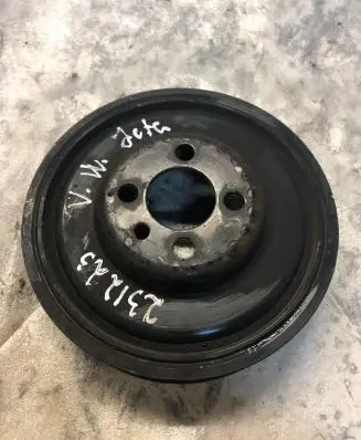 Volkswagen Jetta VI Crankshaft pulley 038105243m