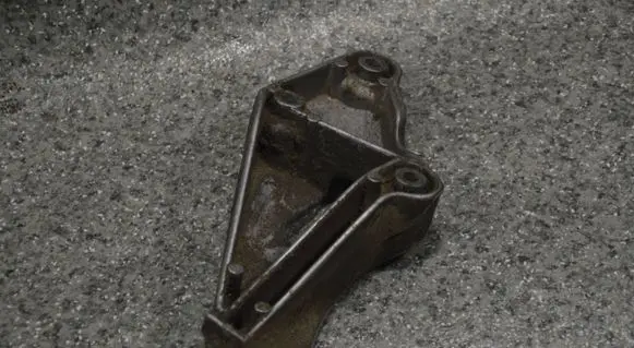 BMW 5 E34 Engine mounting bracket 1133363