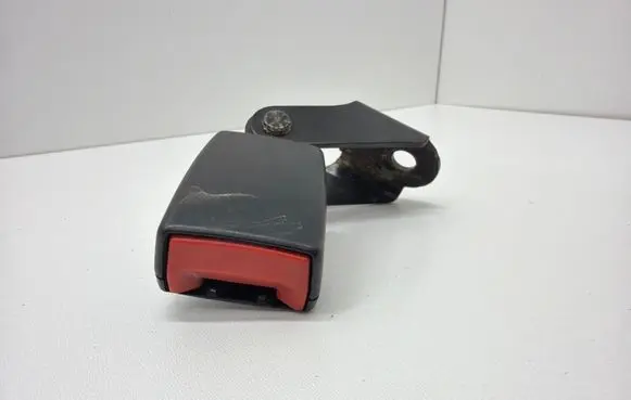 BMW 5 E60 E61 Rear seatbelt buckle 7059771 7050771 33027191