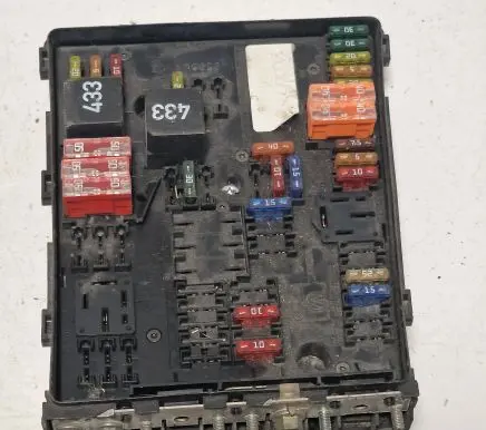 Audi A3 S3 8P Fuse module 1k0937124k 77466011 986817210