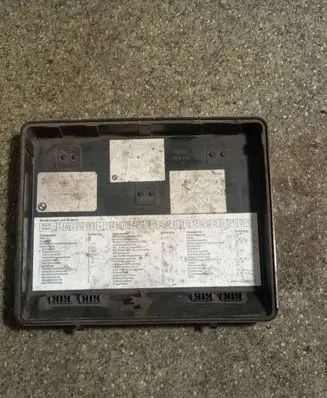 BMW 5 E34 Fuse box cover 1374029