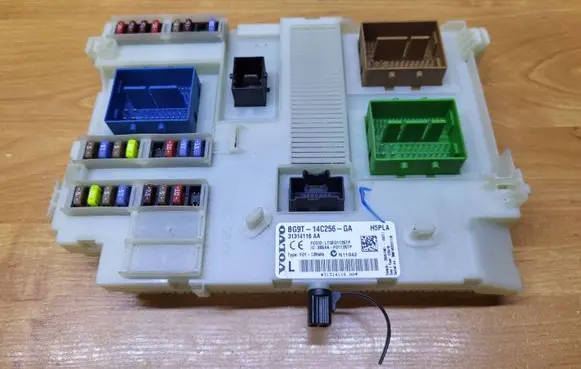 Volvo S60 Fuse module 31314116AA BG9T14C256GA