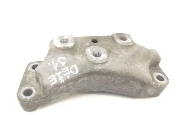 Gearbox mounting bracket