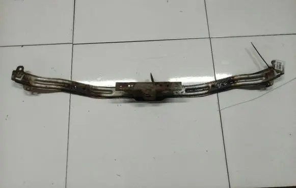 Nissan Primera Radiator mount bracket 
