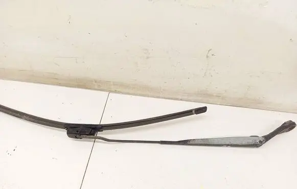 Nissan Primera Front wiper blade arm 