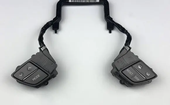 Lexus LS 460 - 600H Steering wheel buttons/switches 75B648