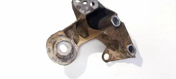 Audi A4 S4 B5 8D Engine mounting bracket 4b0199352a