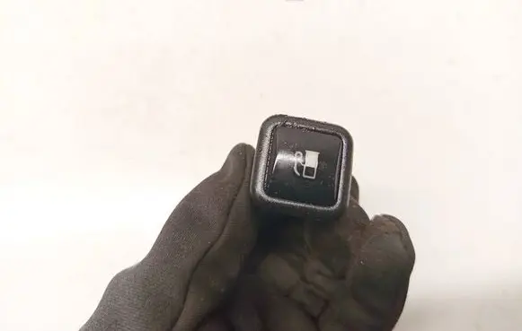 Volkswagen PASSAT B5 Fuel tank opening switch 3b0959833a