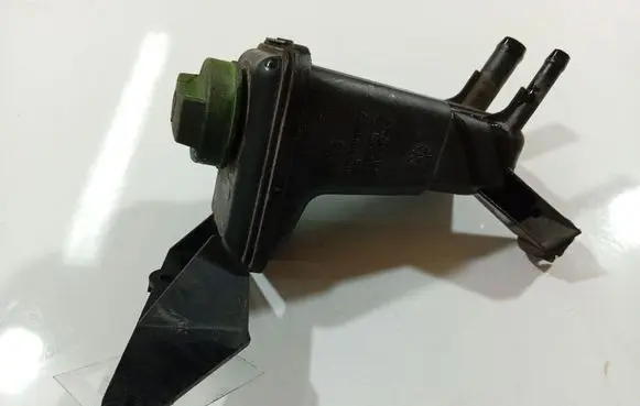 Skoda Superb B5 (3U) Power steering fluid tank/reservoir 3B0422371