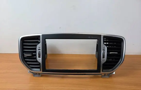KIA Sportage Dash center air vent grill 84740F14200 U14496B