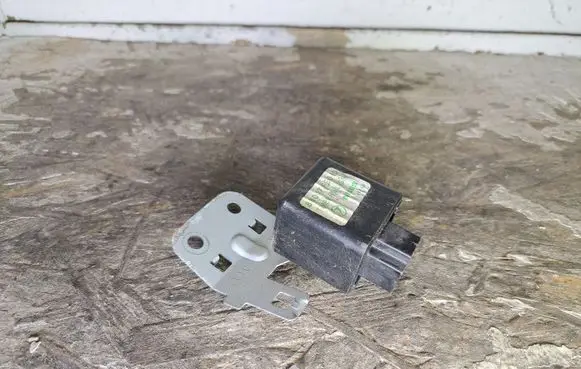 Subaru Impreza II Window wiper interval relay 88017FE010