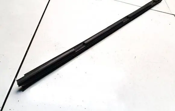 Skoda Superb B5 (3U) Front door glass trim molding 