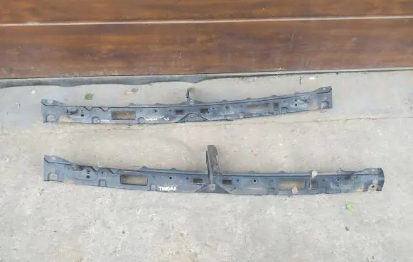 Toyota Tundra II Front bodywork piece 