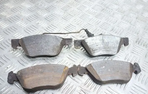 Alfa Romeo 147 Brake pads (front) 