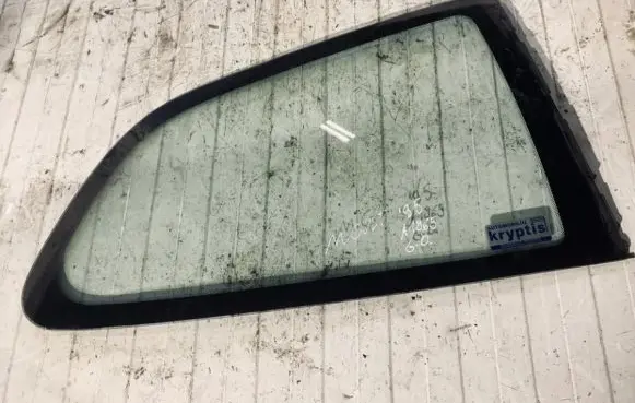 Mitsubishi Colt Rear side window