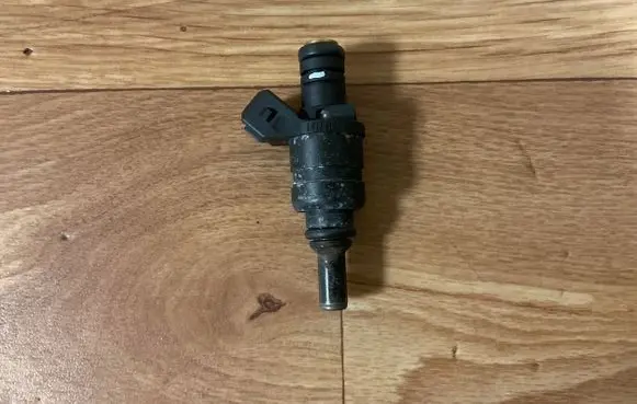 BMW 5 E60 E61 Fuel injector 1427240