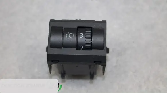 Seat Toledo IV (NH) Headlight level adjustment motor 6JA941333A