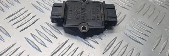 Audi A6 S6 C5 4B Ignition amplifier control unit 8D0905351