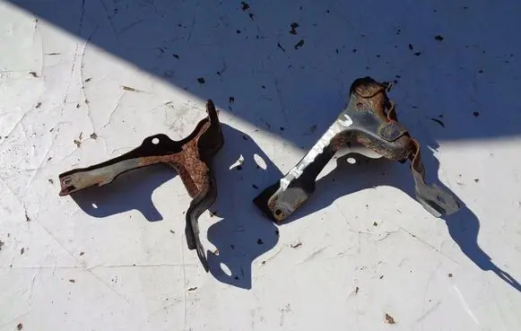 Mazda 2 Fender mounting bracket