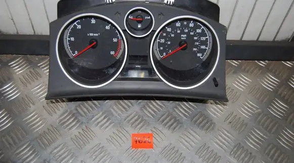 Opel Zafira B Speedometer (instrument cluster) 13267540