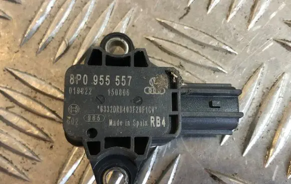 Audi A4 S4 B6 8E 8H Airbag deployment crash/impact sensor 8P0955557 150806 019822