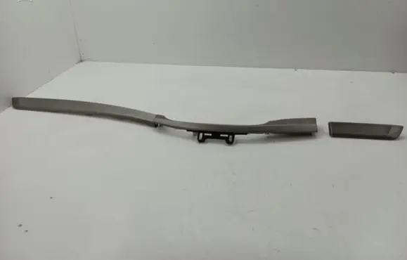 Dashboard glove box trim