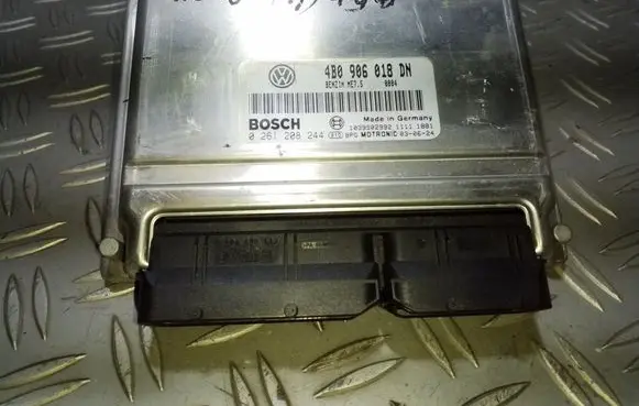 Volkswagen PASSAT B5.5 Engine control unit/module ECU 4B0906018DN 0261208244 1039S02992