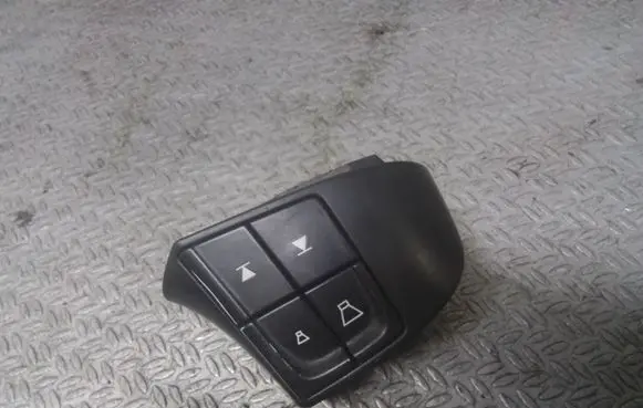 Volvo V50 Steering wheel buttons/switches 8637491 758588