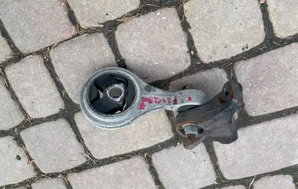 Fiat Bravo Gearbox mounting bracket F2412B007