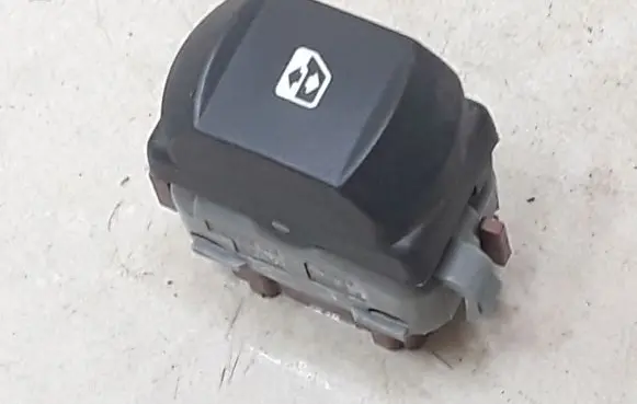 Renault Megane II Electric window control switch 28082
