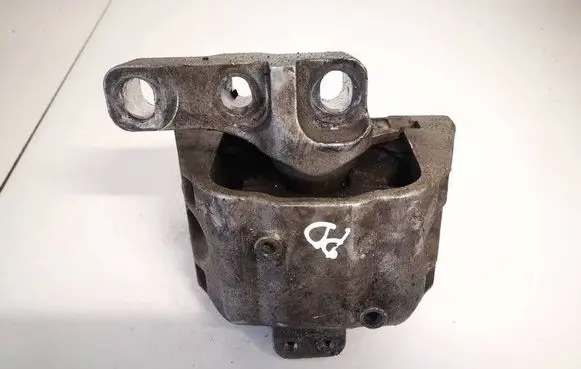 Engine mount bracket