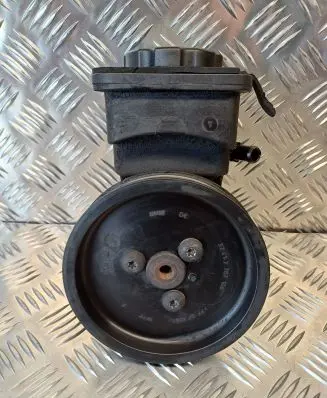 BMW X3 E83 Power steering pump 7692974536 340519601F