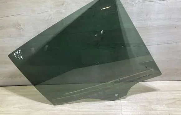 BMW 1 F70 Rear door window glass E005875
