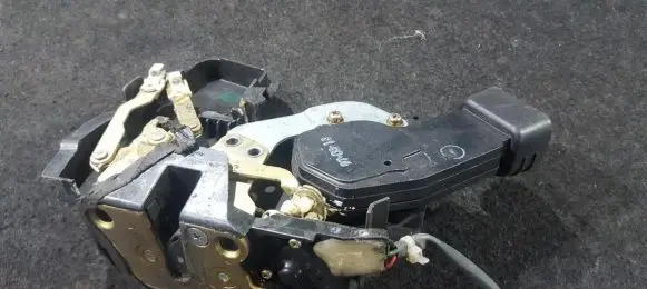 Toyota Camry Front door lock
