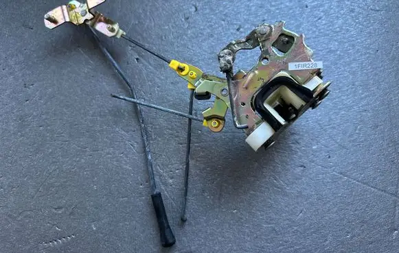 Nissan Patrol Y60 Rear door lock 9050106J00