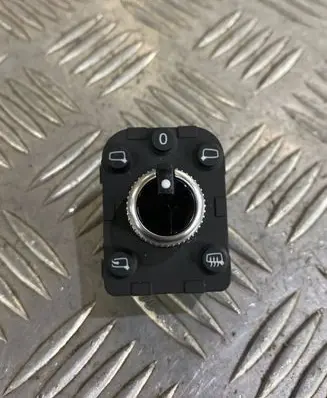 Wing mirror switch