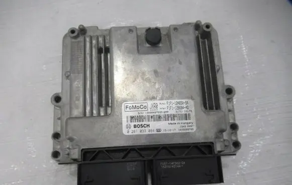Ford Focus Engine control unit/module 0281033084