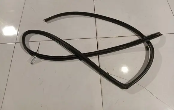 Toyota Corolla Verso AR10 Rubber seal rear door 