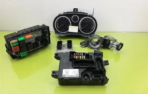 Opel Corsa F Engine ECU kit and lock set 