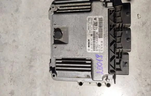 Peugeot 308 Engine control unit/module 9674245180 0281015847