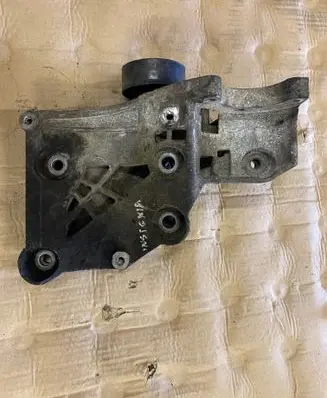 Opel Insignia A A/C compressor mount bracket 55562863 532274354