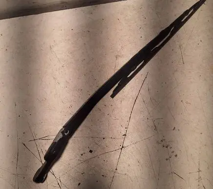 Front wiper blade arm
