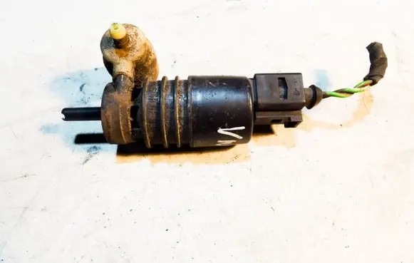 Volkswagen PASSAT B7 Windshield washer spray nozzle 1K6955651