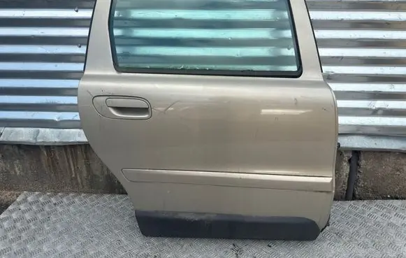 Volvo XC70 Rear door