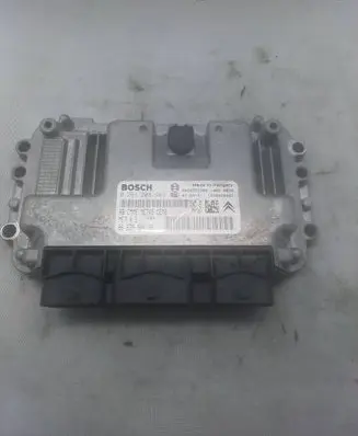 Citroen C4 I Engine control unit/module 0261208909