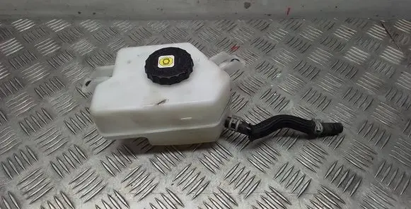 Lexus RX V Brake fluid reservoir