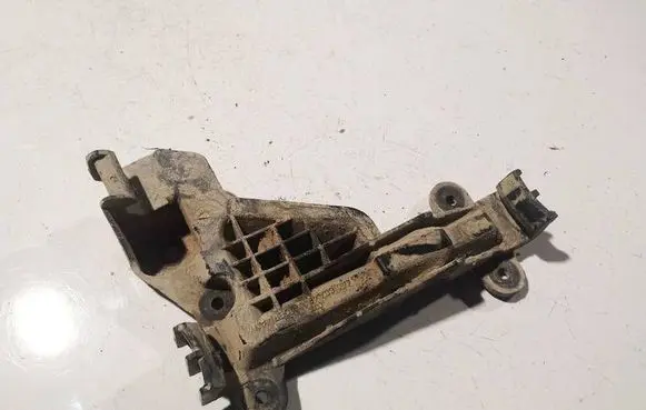 Audi A6 S6 C4 4A Front bumper mounting bracket 4a0809484a