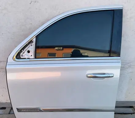 Cadillac Escalade IV Front door 23378542