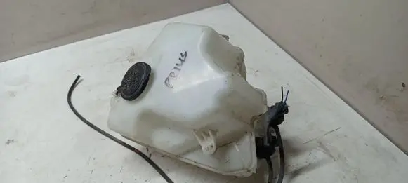 Toyota Prius (NHW20) Windshield washer fluid reservoir/tank 060851145